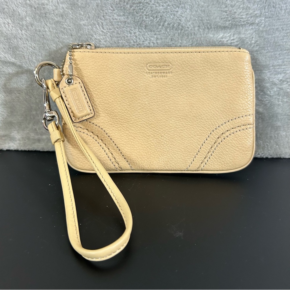 COACH Y2K Vintage Soho Small Embossed Wristlet Tan Leather Sand